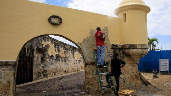 Indignación en Cartagena: Pintan el fuerte de San Sebastián