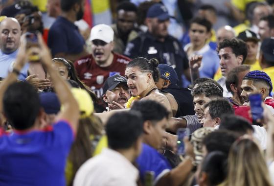 Así fue la pelea de Darwin Núñez 