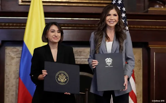 Laura-Sarabia-reunión-Kristi-Noem