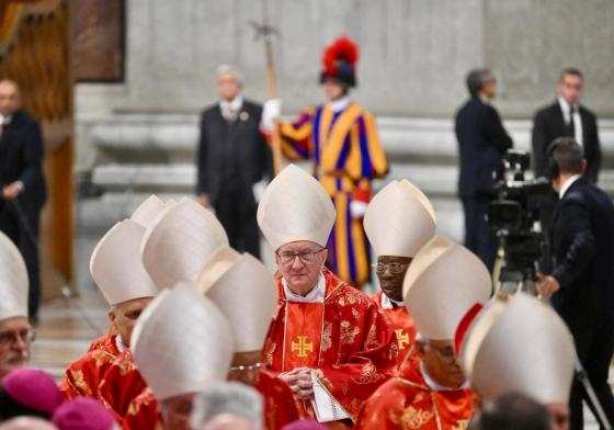 El curioso mensaje de "suerte" del cardenal Parolin antes del cónclave