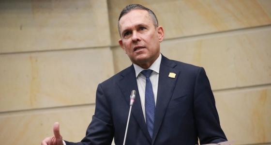 Efraín Cepeda niega nexos paramilitares