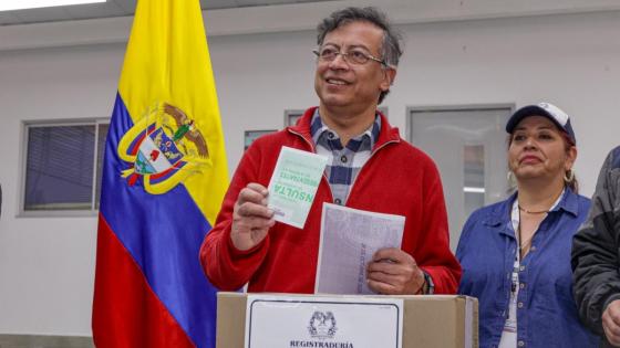 Presidente Gustavo Petro votando en la consulta del Pacto.