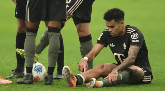 Luis Díaz en el banquillo contra el Leverkusen