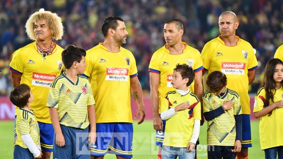 Así se vivió el partido entre las leyendas de Colombia y Barcelona en Bogotá.