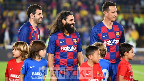 Así se vivió el partido entre las leyendas de Colombia y Barcelona en Bogotá.
