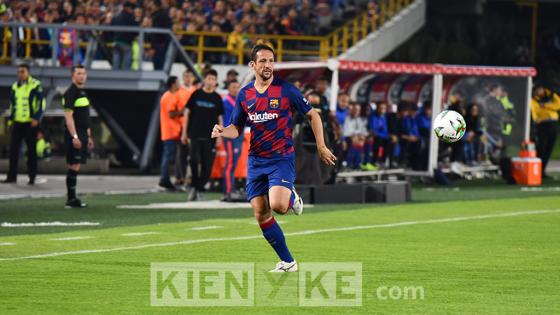 Así se vivió el partido entre las leyendas de Colombia y Barcelona en Bogotá.