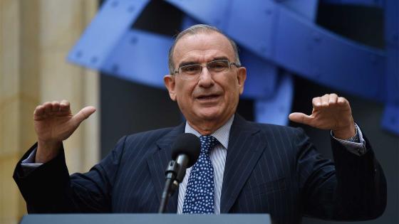 El mensaje de Humberto de la Calle tras vacunarse contra el Covid-19