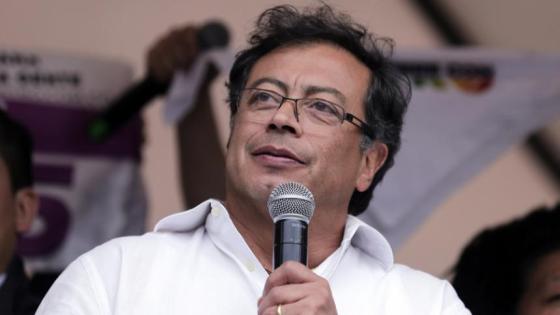 Petro defiende a Bolívar y compara su quiebra con la de Avianca