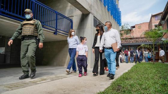 Institución Educativa Capilla del Rosario La Hondonada Medellín