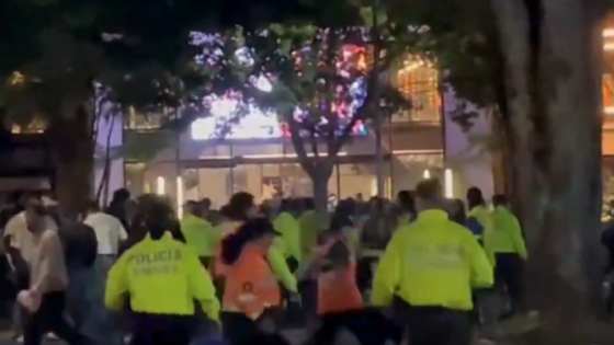 Riñas entre aficionados en Bogotá tras la derrota de Colombia