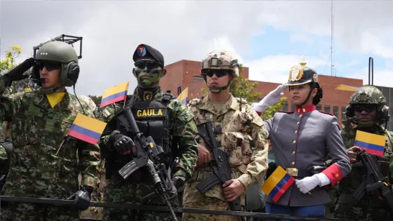 militares y policías