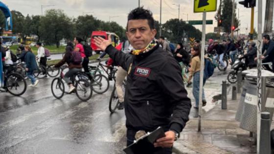 Fue suspendido por agredir verbalmente a uniformados de la Policía Nacional.